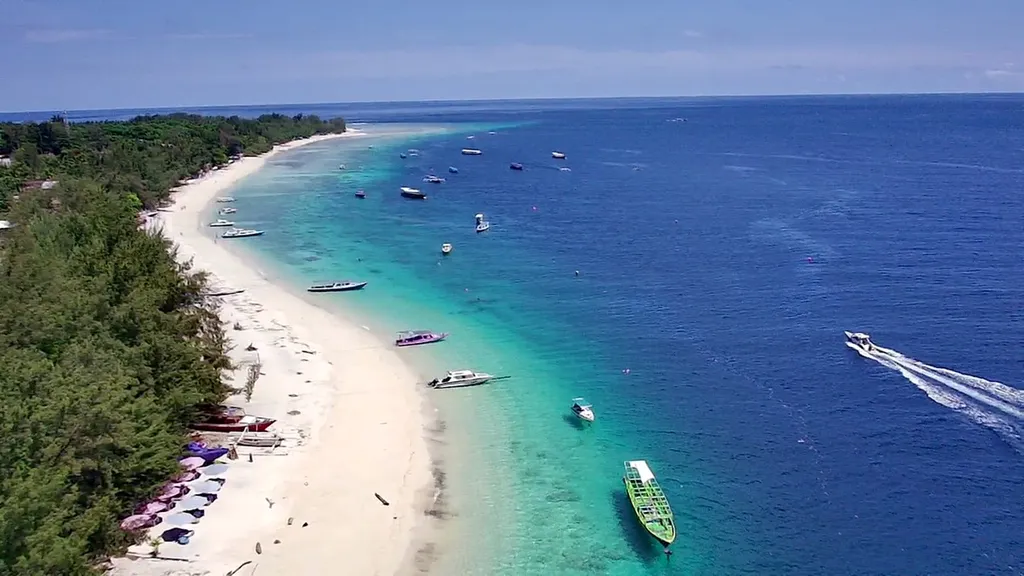 Menjelajahi Pesona Alam dan Budaya: Panduan Seru Liburan Bersama Lombok Tour