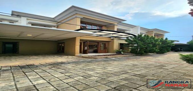 Garasi yang Cuma Muat 1 Mobil Ini Dijual Rp 6,7 M, Belum Termasuk Rumah